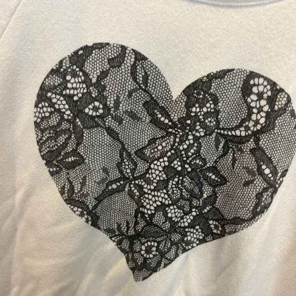 VS Long Sleeve Lace Heart Graphic Sweatshirt Medium - Picture 2 of 11